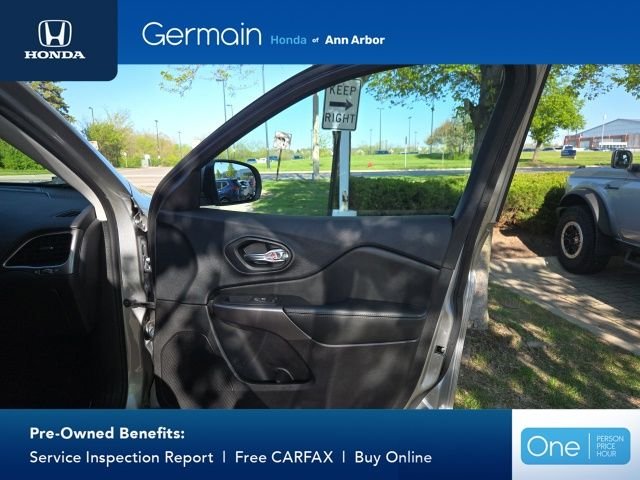 Used 2020 Billet Silver Metallic Jeep Latitude Plus image 17