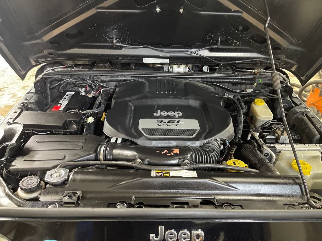 Used 2013 Black Jeep Unlimited Sport image 10