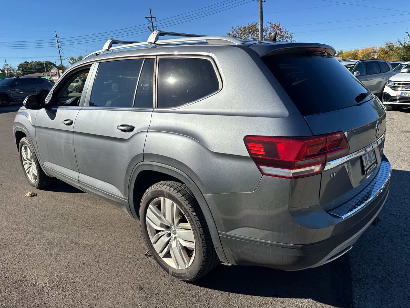 Used 2019 Platinum Gray Metallic Volkswagen 3.6L V6 SE w/Technology image 4