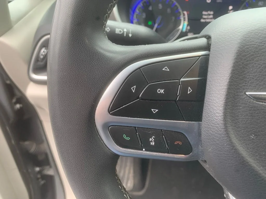 Used 2023 Ceramic Gray Clearcoat Chrysler Touring L image 14