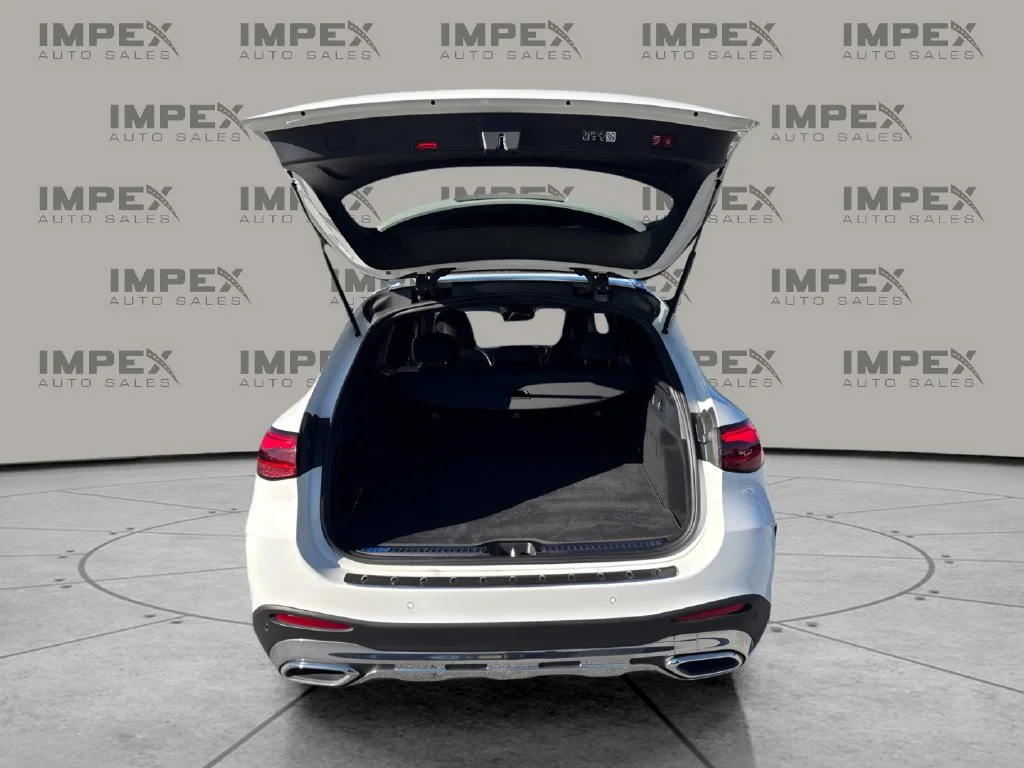 Used 2024 White Mercedes-Benz GLC 300 image 27