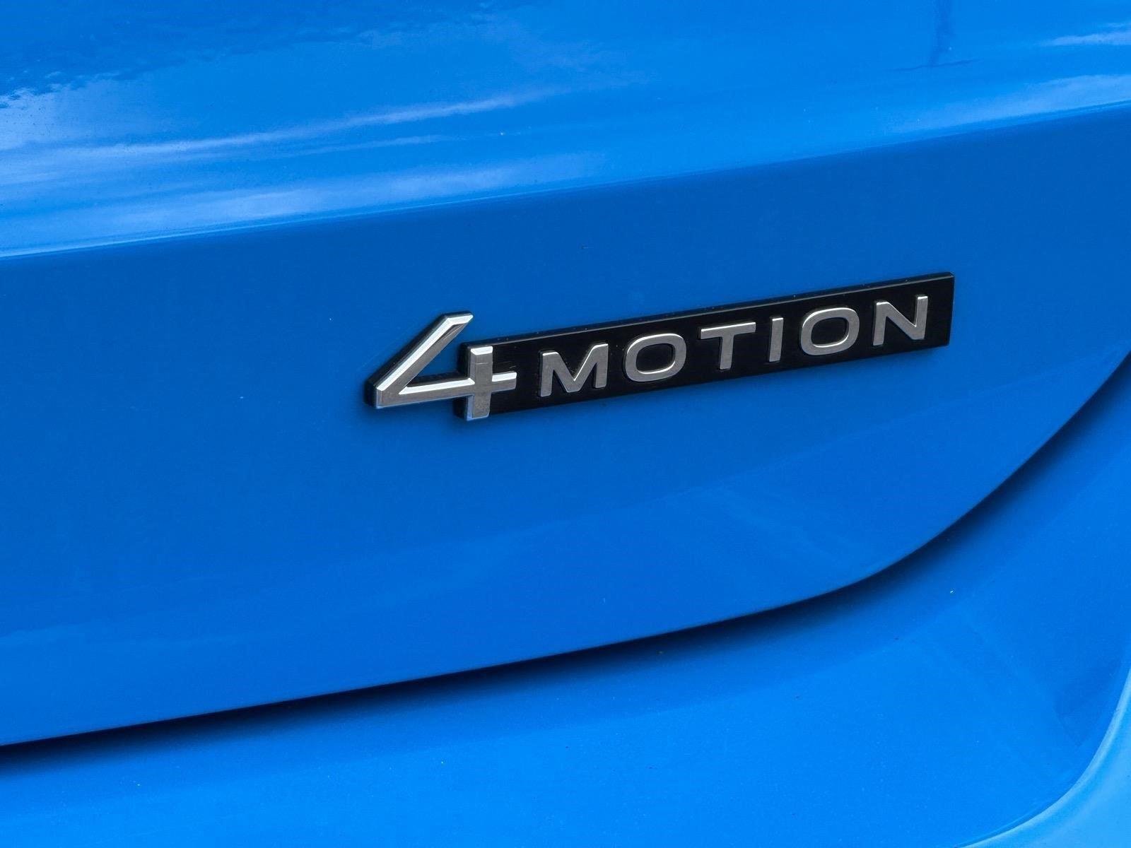 Used 2023 Cornflower Blue Volkswagen SE image 9