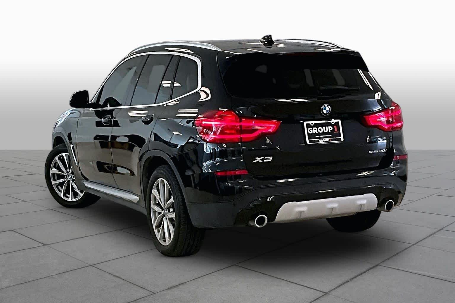 Used 2019 Black Sapphire Metallic BMW sDrive30i image 11
