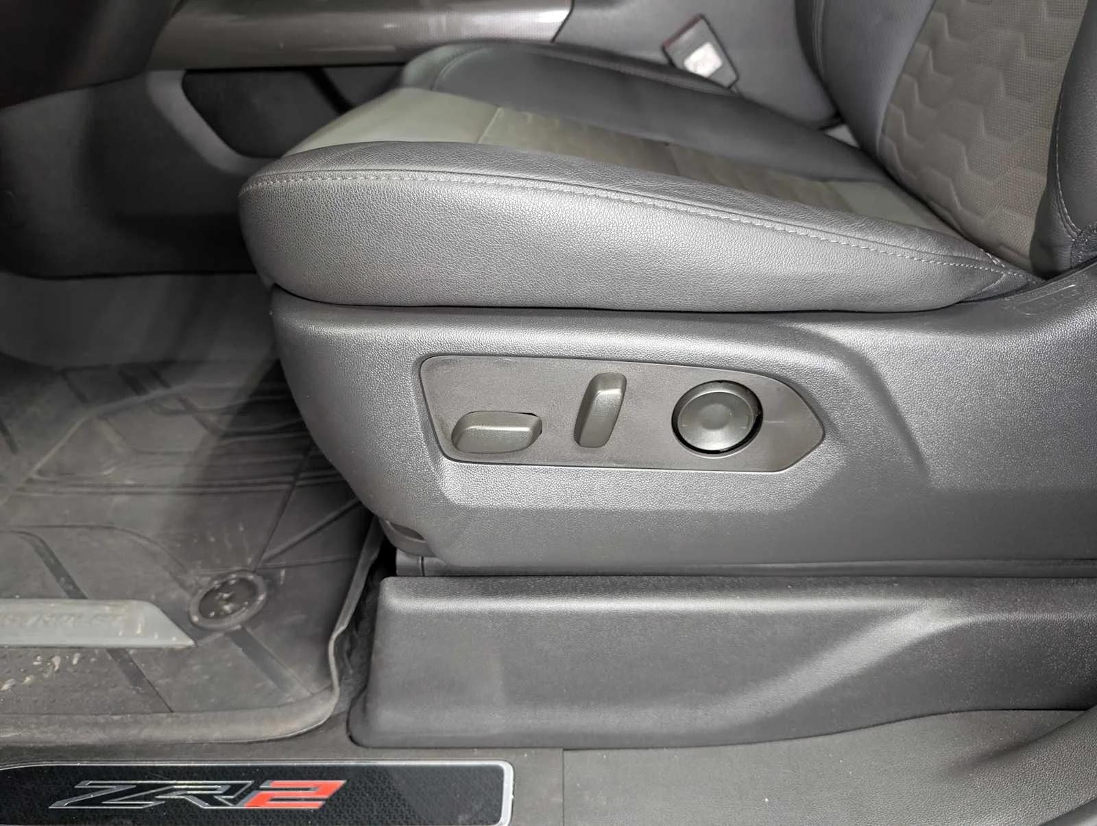 Used 2023 Sand Dune Metallic Chevrolet ZR2 image 39