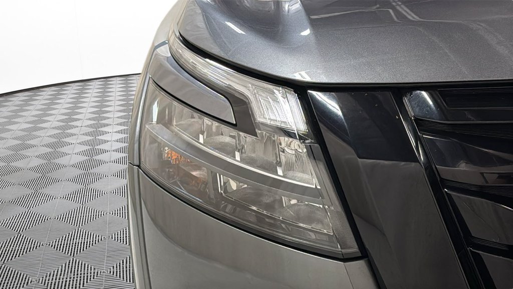 Used 2024 Gray Nissan SV image 18