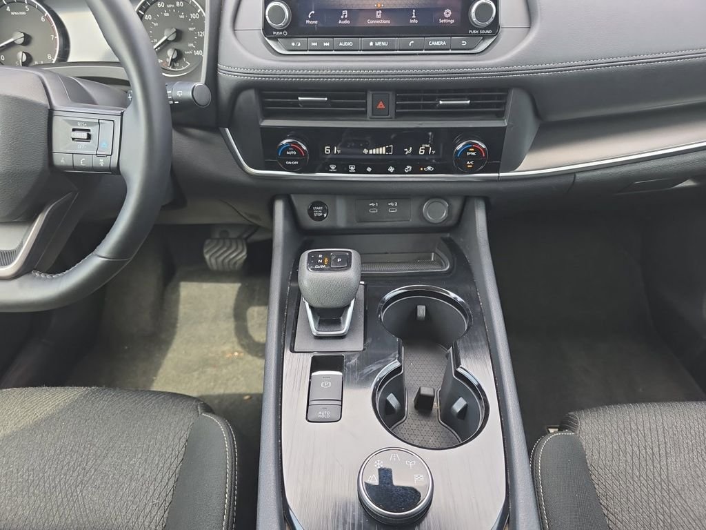 Used 2025 Gray Nissan SV image 3