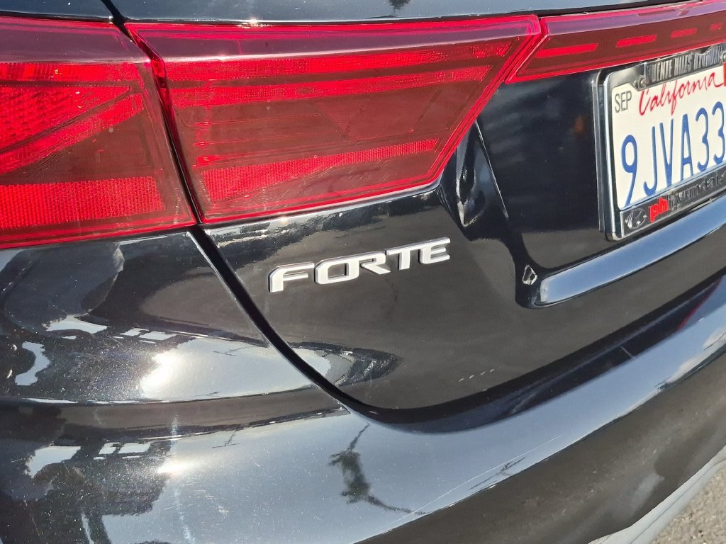 2023 Kia Forte LXS - Photo 10