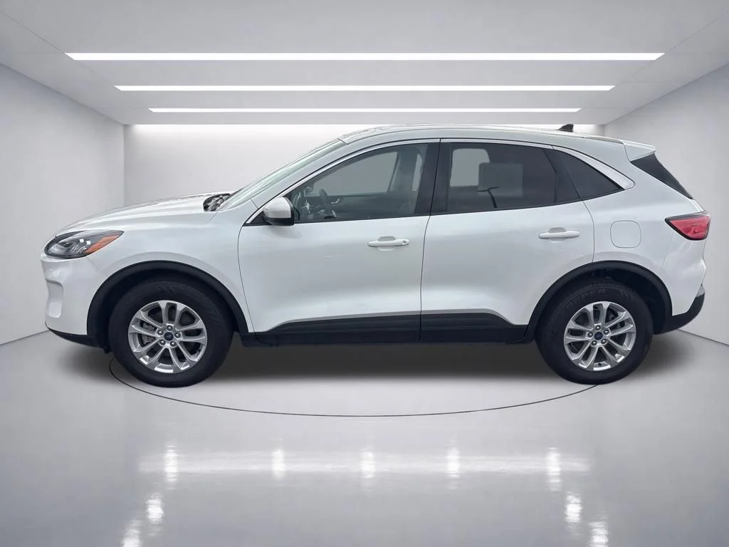 Used 2021 Star White Metallic Tri-Coat Ford SE image 3