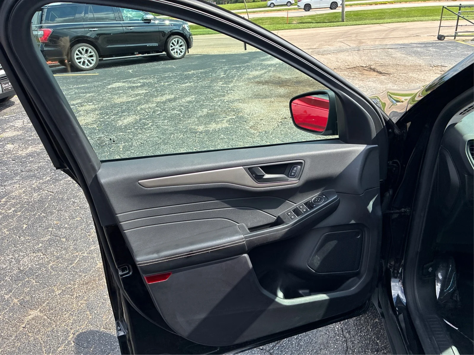 Certified Used 2022 Agate Black Metallic Ford SE image 18