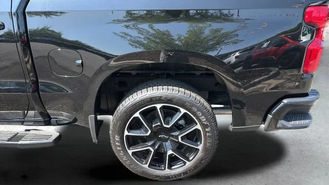 Used 2025 Black Chevrolet RST image 35