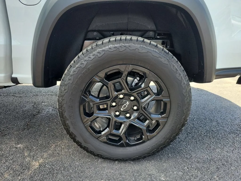 New 2026 Summit White Chevrolet Trail Boss image 33