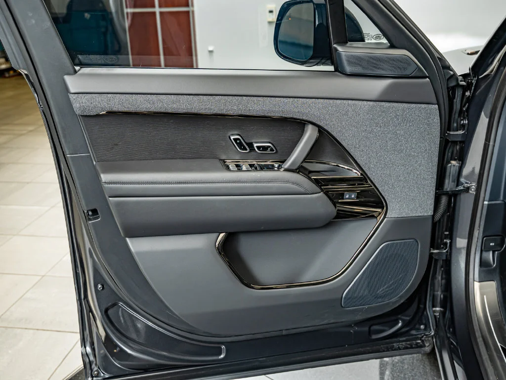 New 2026 Carpathian Gray Premium Metallic Land Rover Dynamic SE image 19