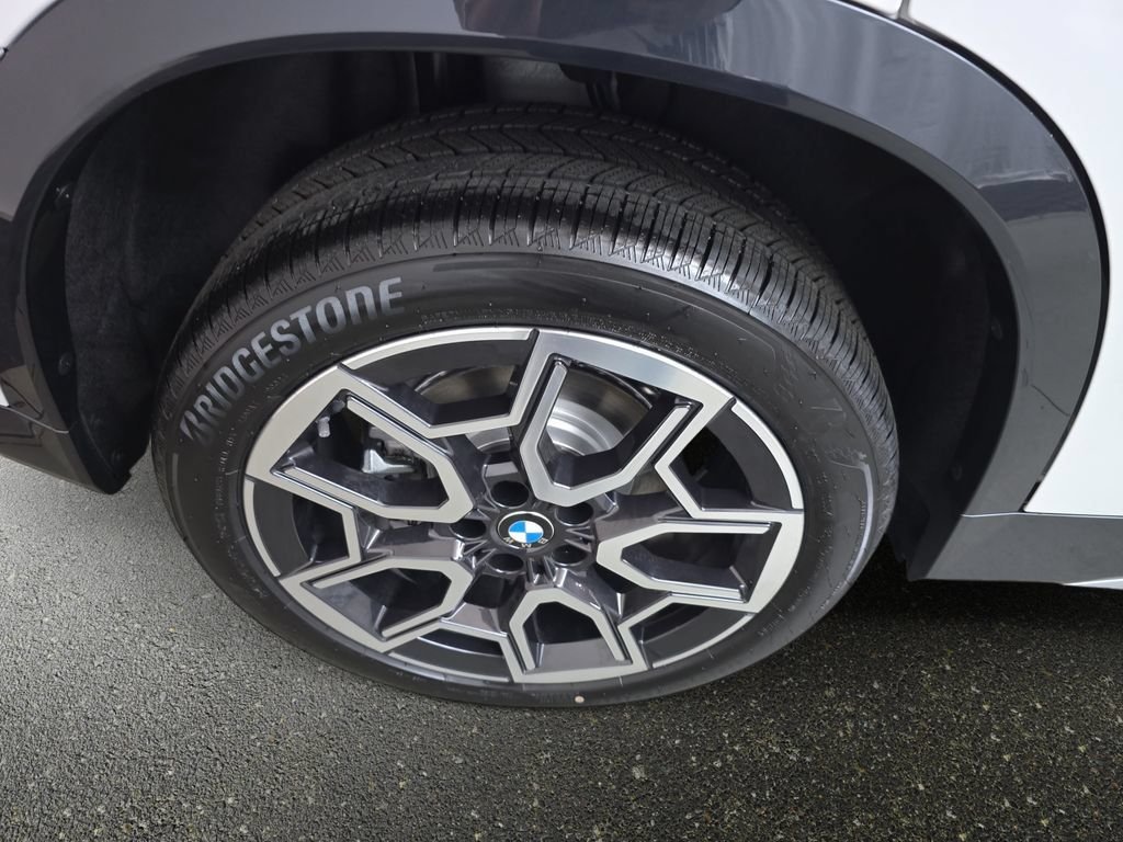 New 2026 Mineral White Metallic BMW xDrive28i image 30