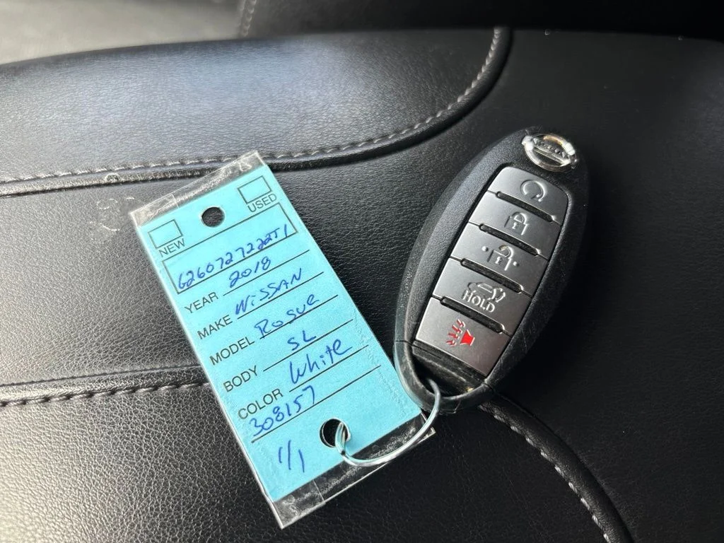 Used 2018 White Nissan SL image 34