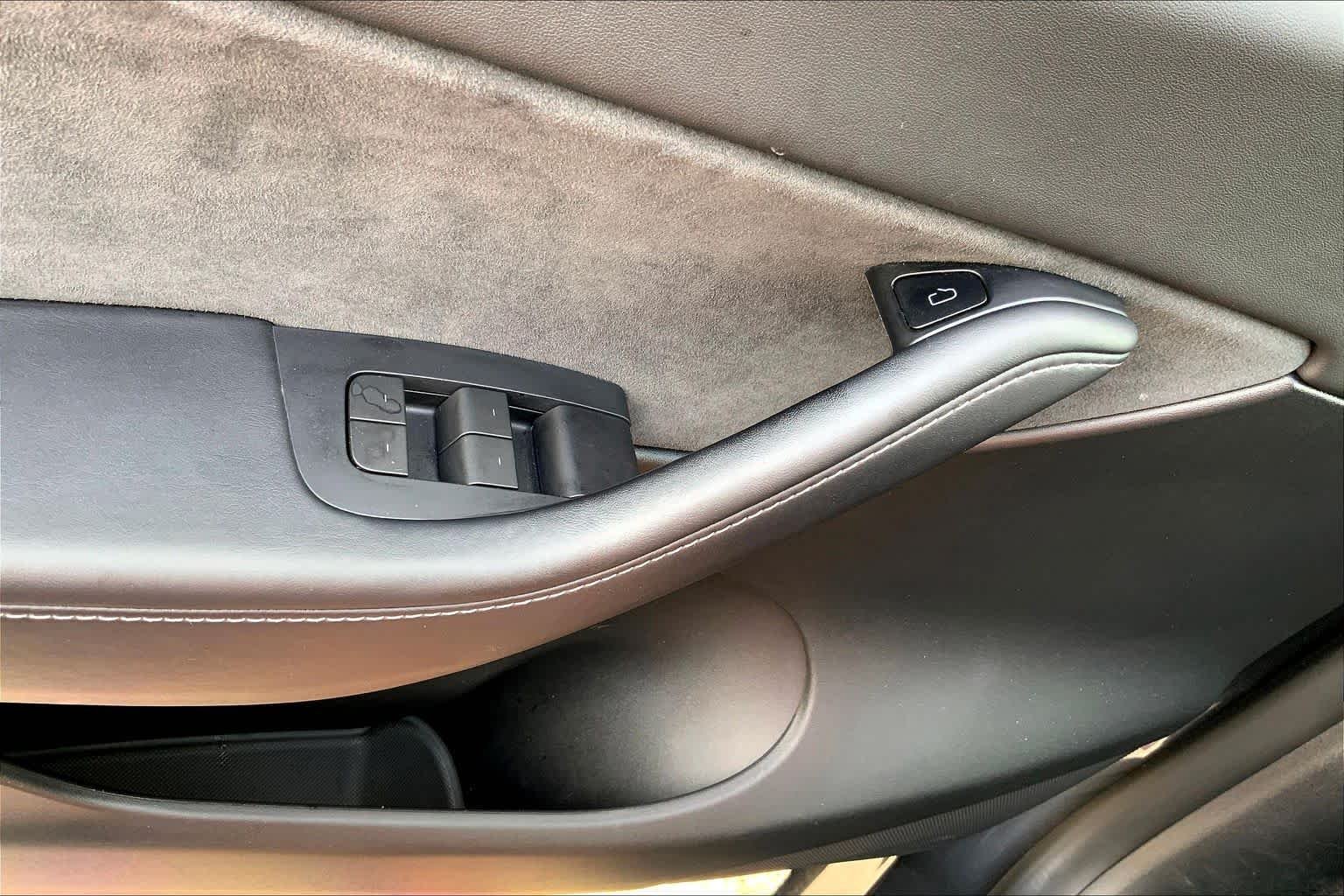 Used 2022 Midnight Silver Metallic Tesla Long Range image 32