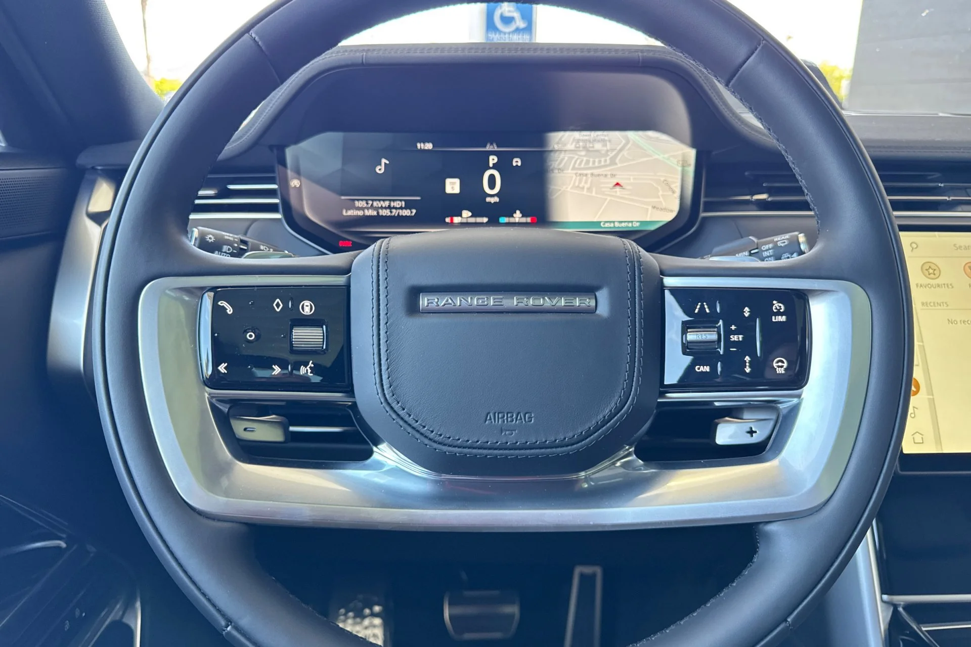 New 2026 SANTORINI BLACK Land Rover SE image 26