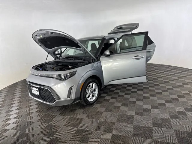 Used 2025  Kia LX image 12