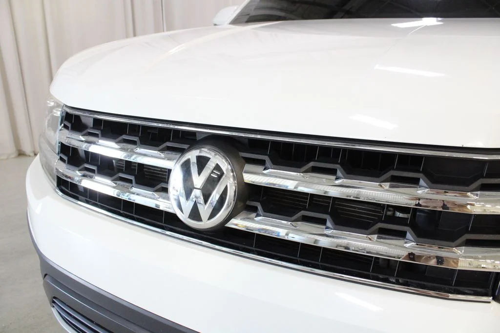 Used 2019 White Volkswagen 3.6L V6 SE image 32