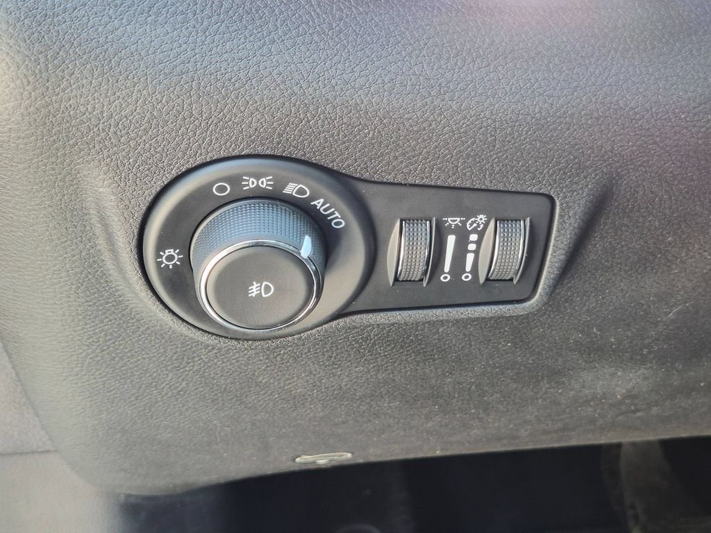 Used 2024 Gray Jeep Limited image 14