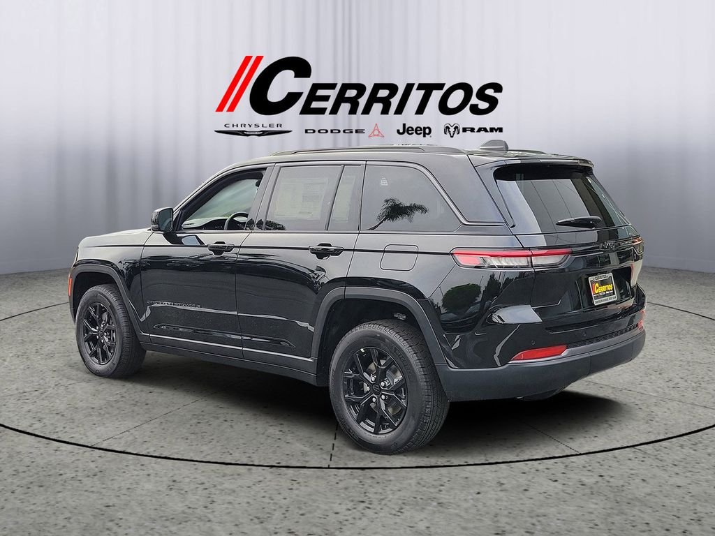 New 2026 Diamond Black Crystal Pearl-Coat Exterior Paint Jeep Altitude image 2