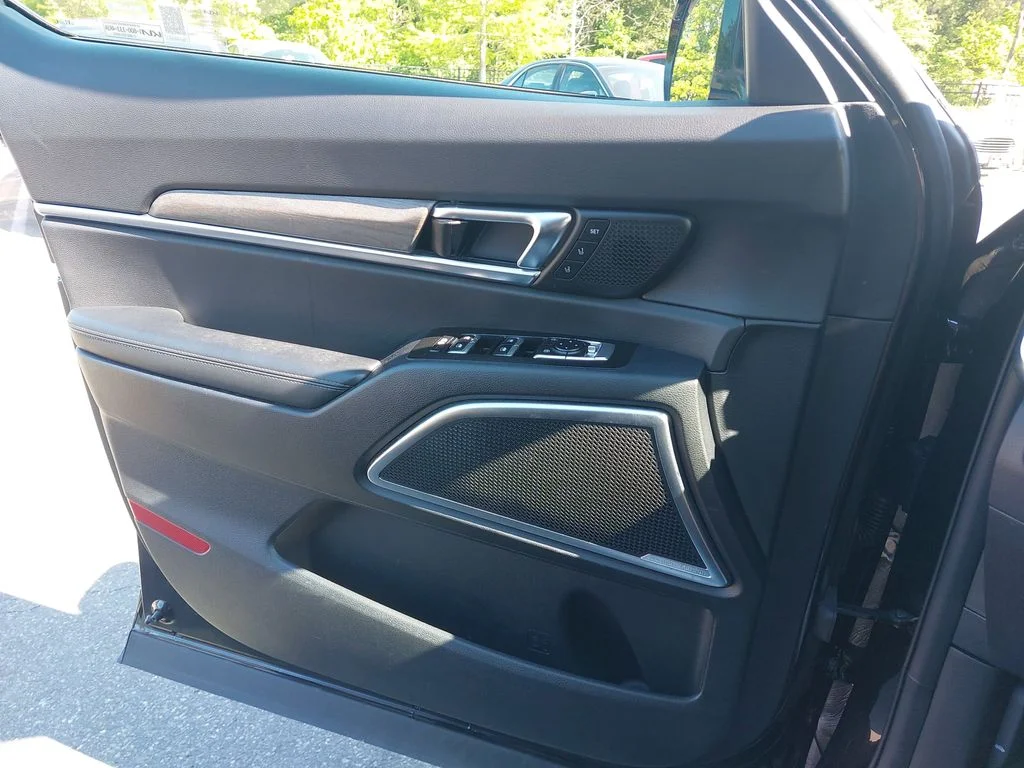 Used 2022 Black Kia SX image 27