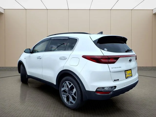 Used 2022 White Kia EX image 8