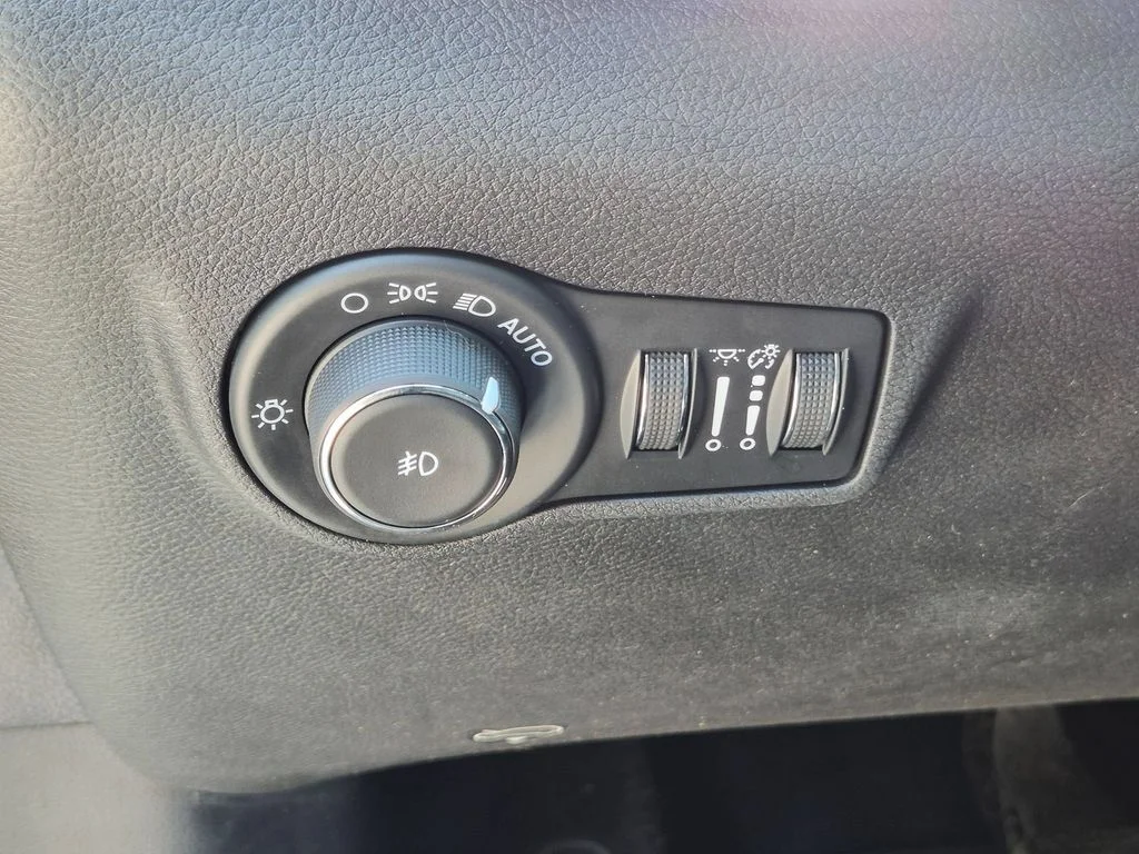 Used 2024 Gray Jeep Limited image 14