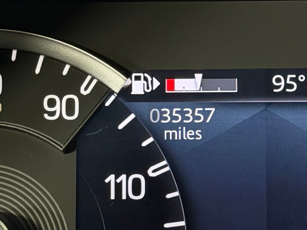 Used 2023 Fuji White Land Rover Standard image 14