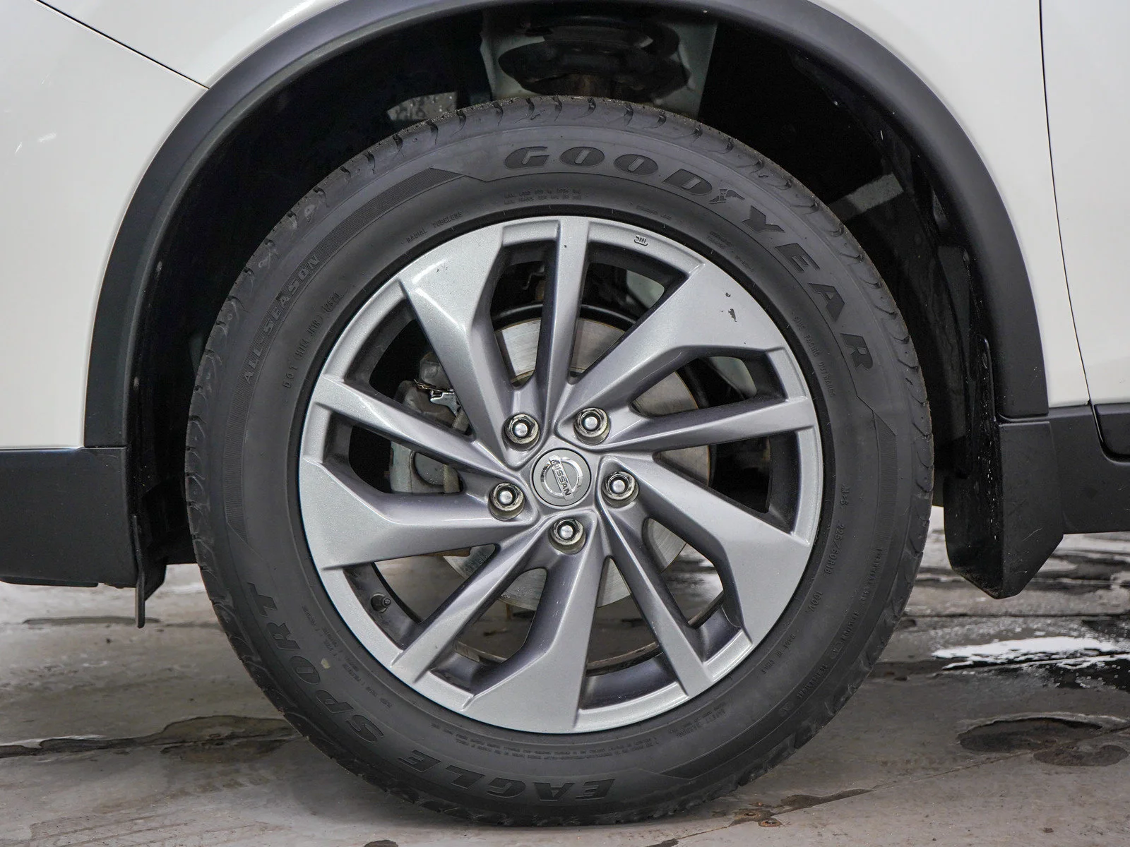 Used 2016 Pearl White Nissan SL image 26