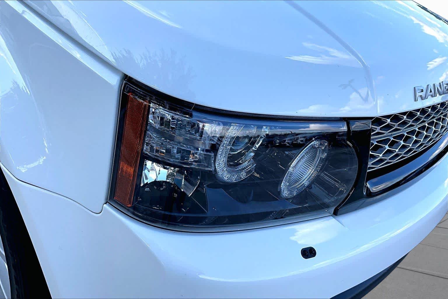 Used 2013 Fuji White Land Rover HSE LUX image 25