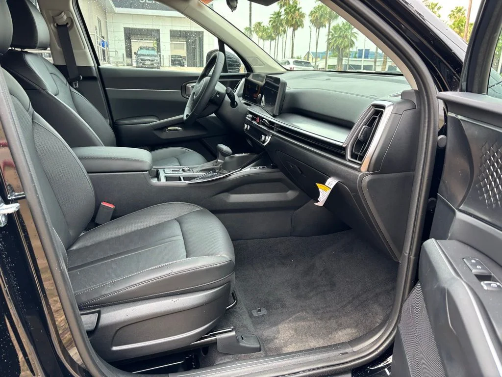 2025 Kia Sorento S - Photo 22