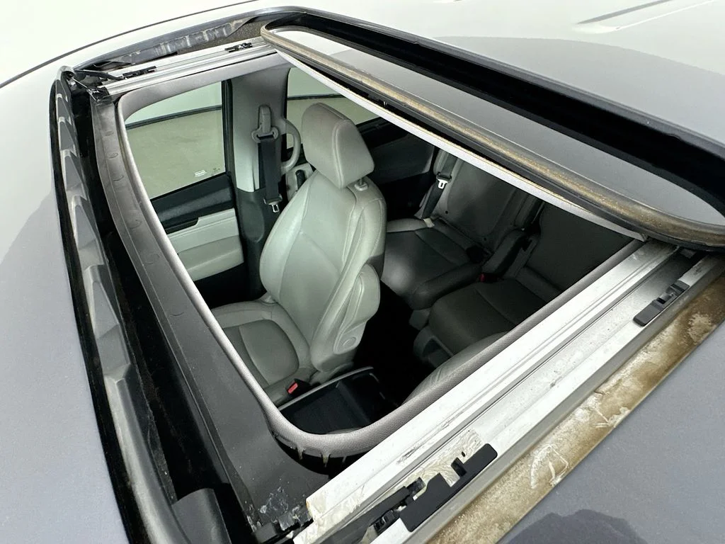 Certified Used 2018 Gray Honda Touring image 28