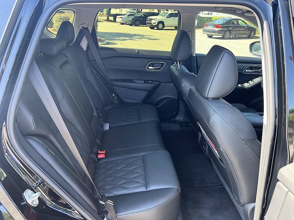 Used 2026 Super Black Nissan Platinum image 16