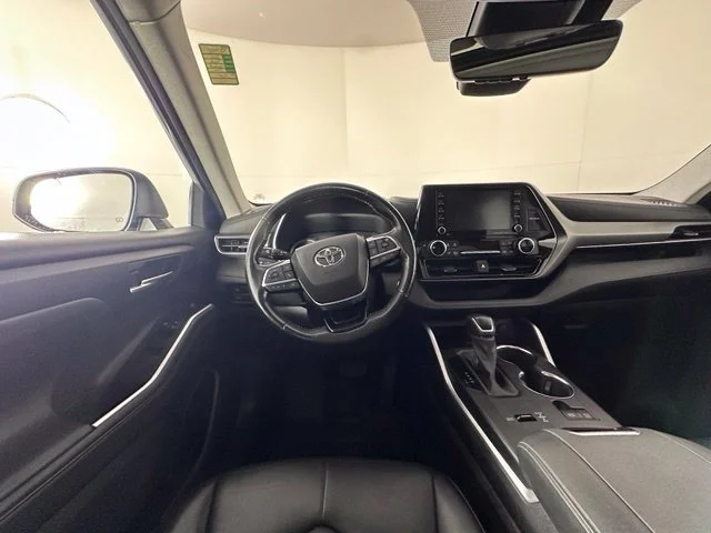 Used 2021 Silver Toyota XLE image 23
