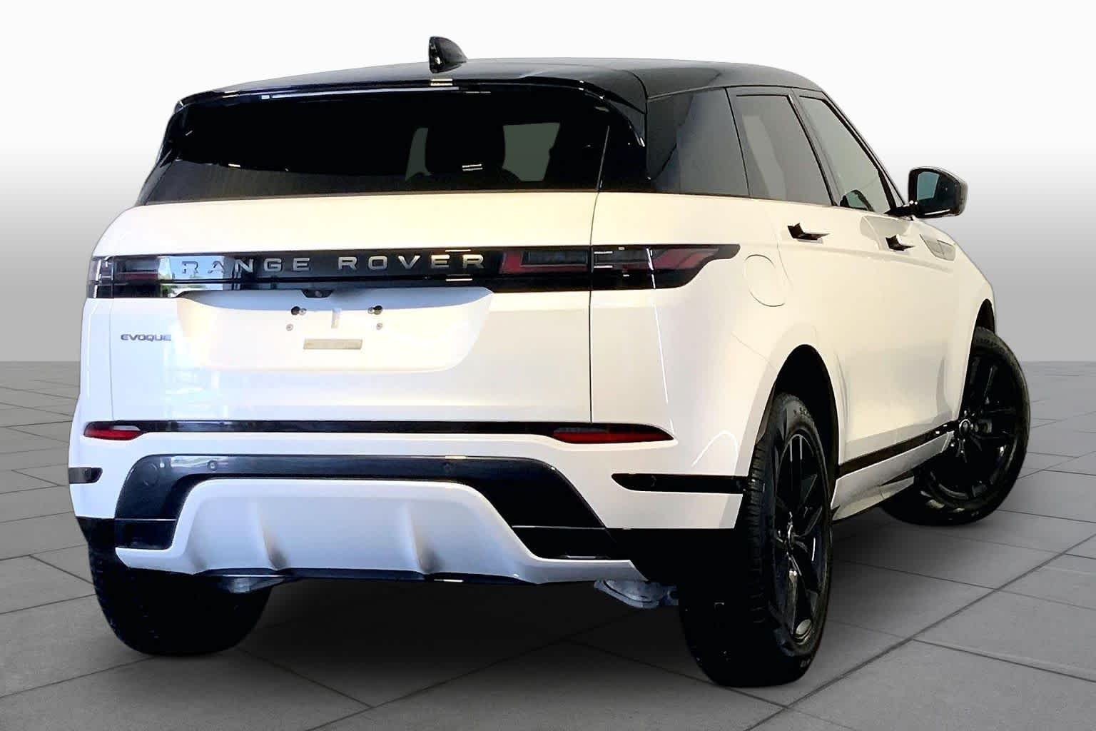 Used 2026 Ostuni Pearl White Premium Metallic Land Rover Dynamic SE image 13