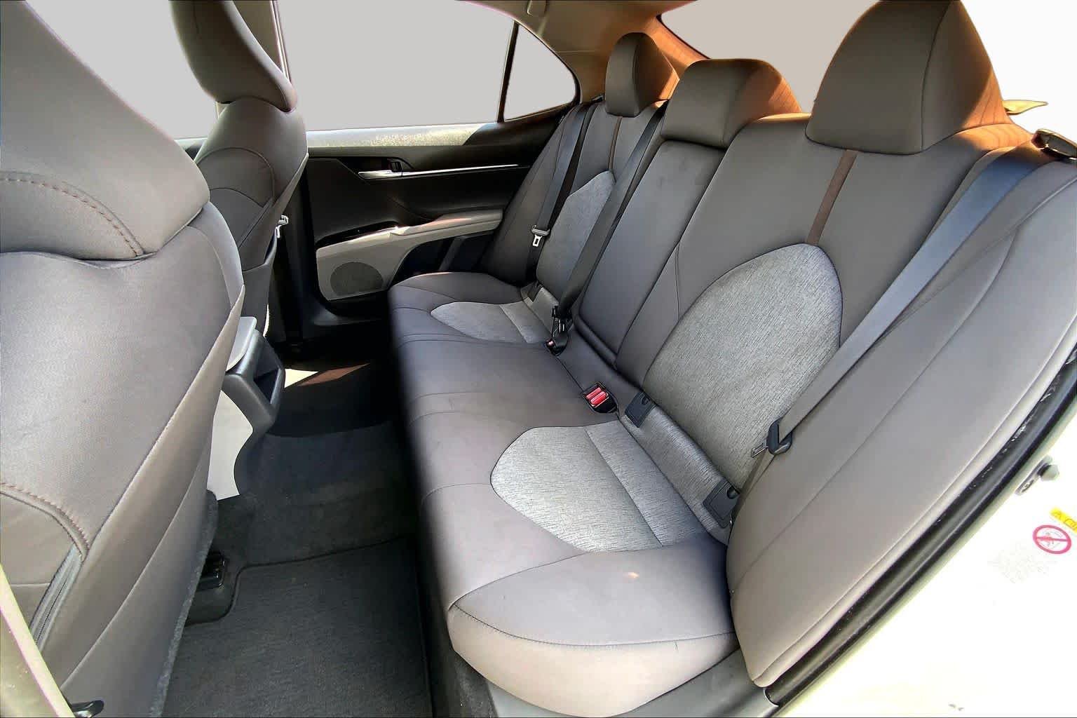 Used 2018 Super White Toyota LE image 20