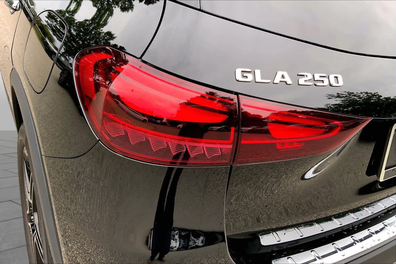 New 2026 Night Black Mercedes-Benz GLA 250 image 18