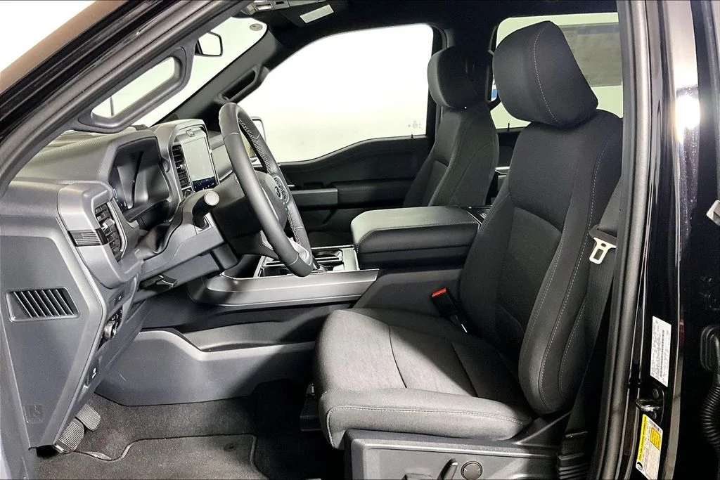New 2026 Agate Black Metallic Ford XLT image 9