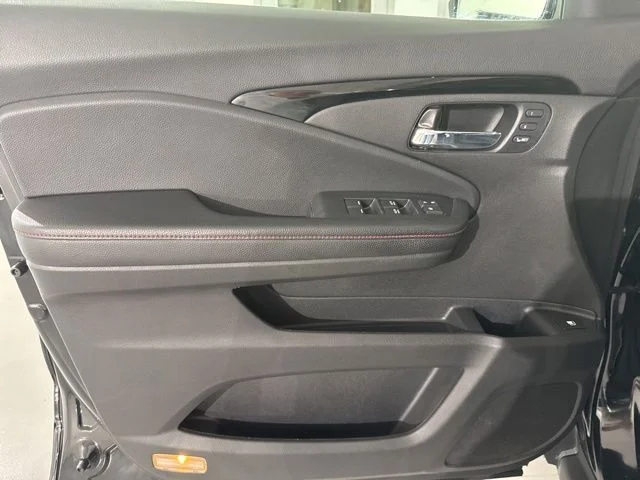 Used 2023  Honda Black Edition image 18
