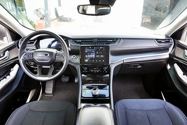 Used 2023 White Jeep Laredo image 18