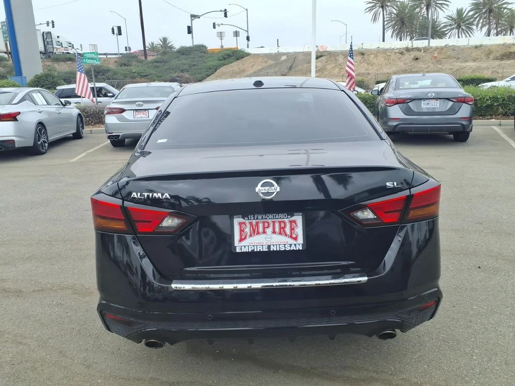 Certified Used 2022 Black Nissan 2.5 SL image 9