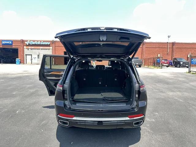 Used 2022 Diamond Black Jeep Summit Reserve image 23