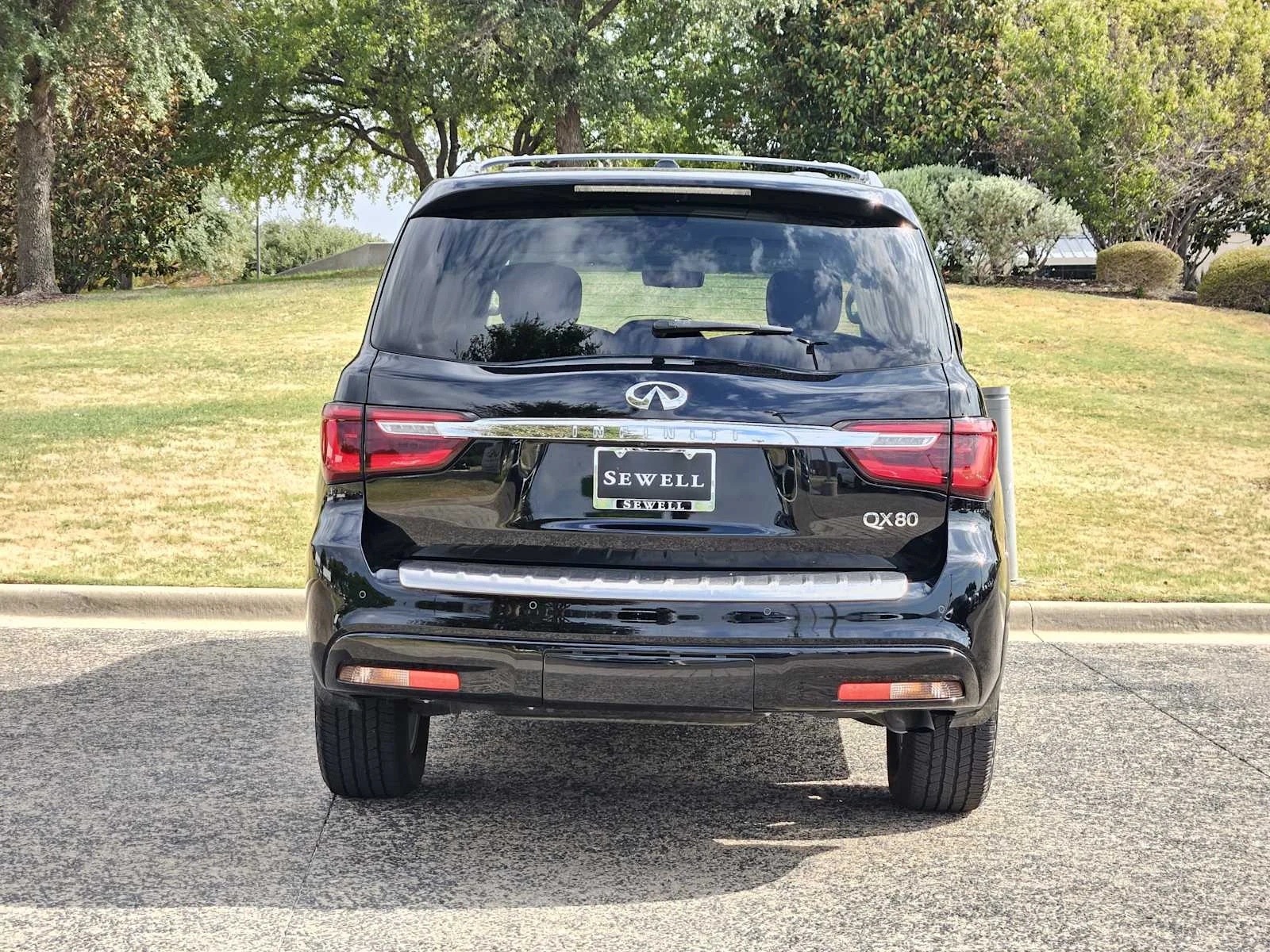 Used 2021 Black Obsidian INFINITI LUXE image 6
