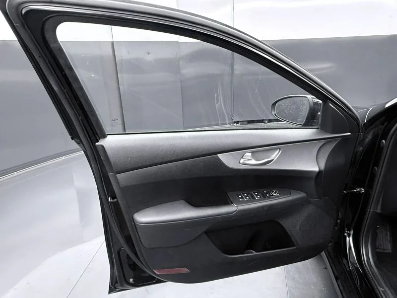 Used 2023  Kia LXS Sedan 4D image 29