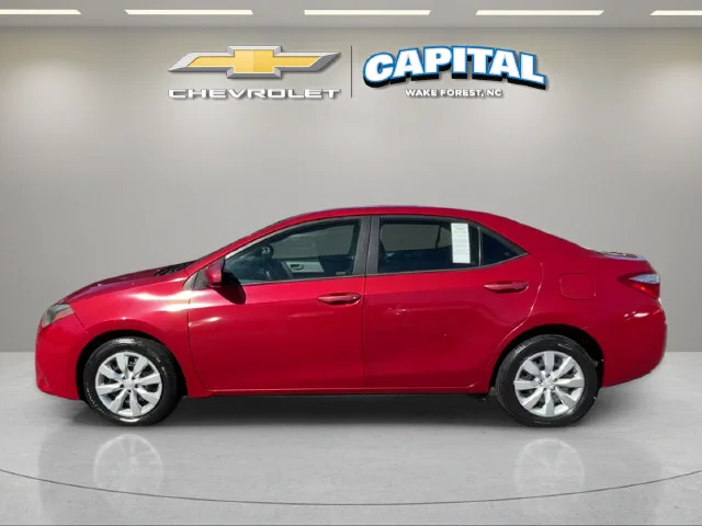 Used 2016 Red Toyota LE image 3