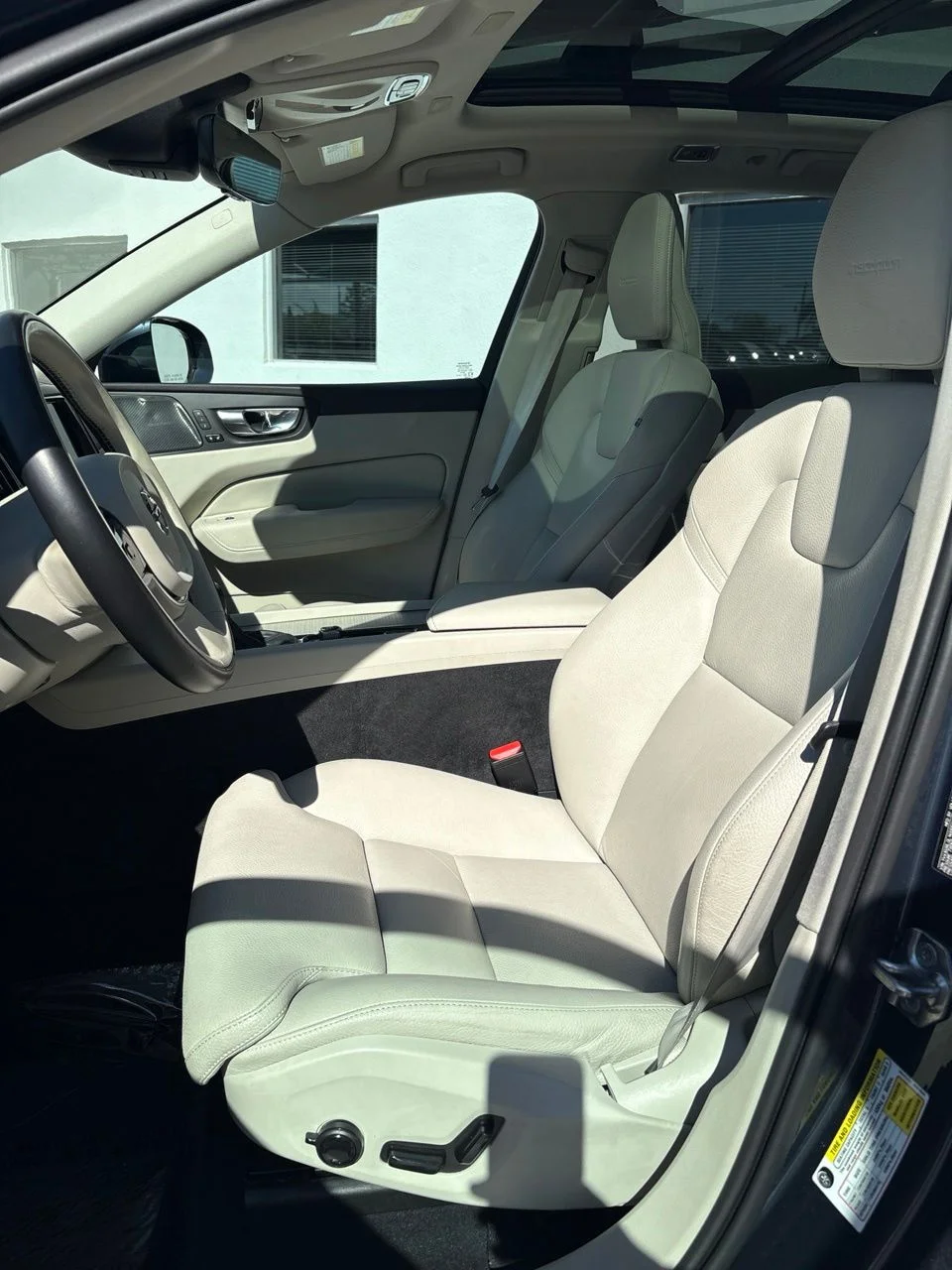 Used 2020 Blue Volvo T5 Inscription Sport Utility image 9
