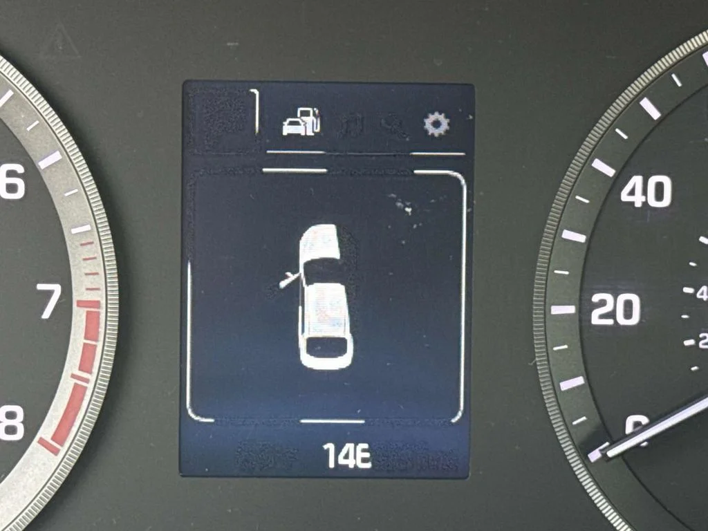 Used 2015 Silver Hyundai SE image 26