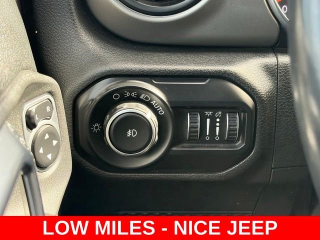 Used 2020 Gray Jeep Unlimited Sport S image 19