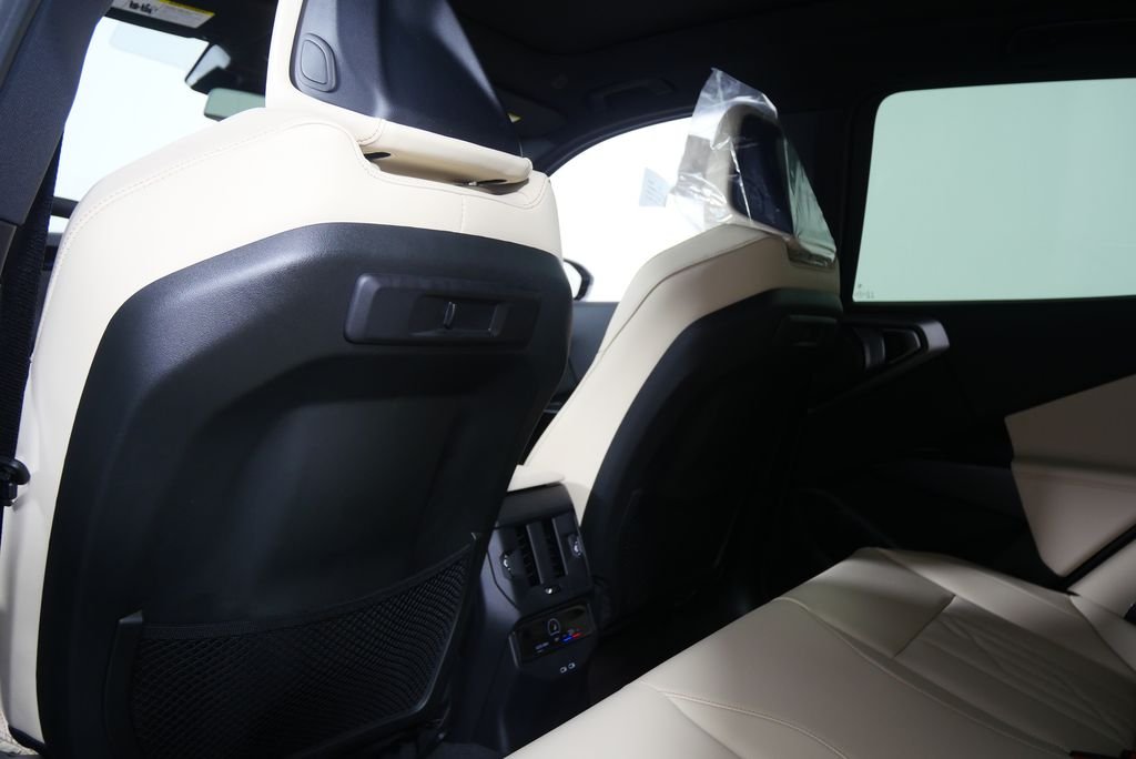 Used 2026 Skyscraper Grey Metallic BMW 30 xDrive image 16