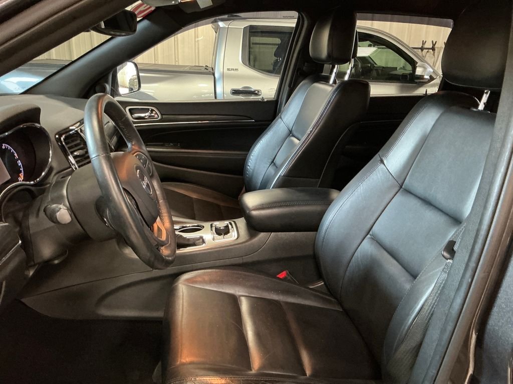 Used 2019 Gray Jeep Limited image 14